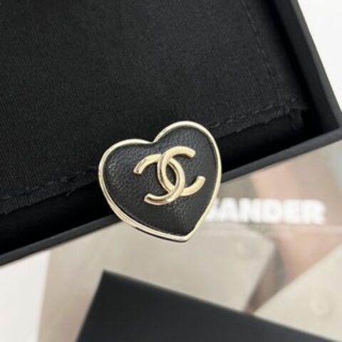 新款☑️CHANEL香奈儿双c桃心爱心胸针