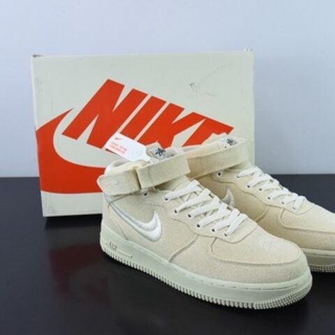 Nike Air Force 1 MID STUSSY 斯图西联名男女同款高帮鞋 货号：DJ7841 200