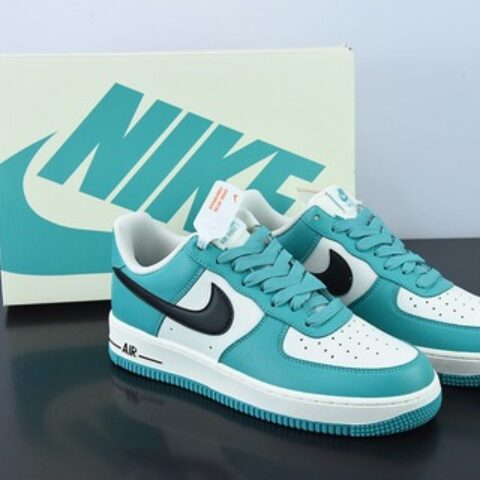 Nike Air Force 1 Low ’07 米黑绿配色 空军一号低帮休闲板鞋 货号：GH5696-302