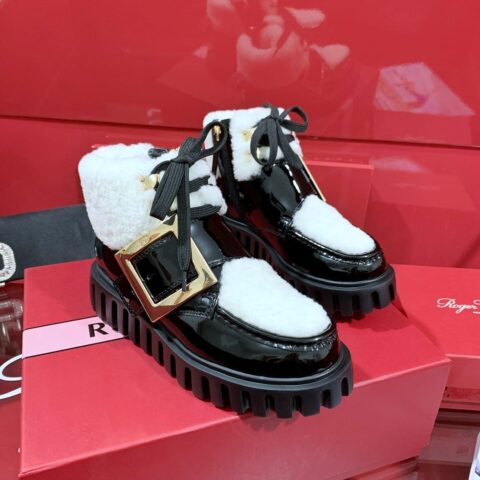 Roger vivier 官网2022冬季重磅推出RV羊毛雪地靴