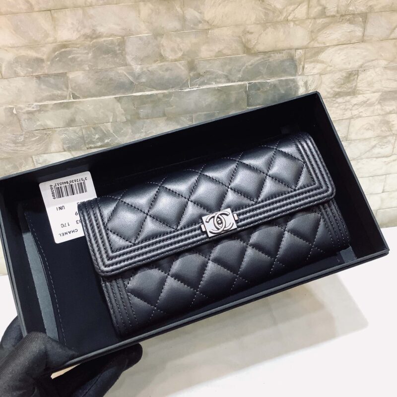 Chanel 原厂绵羊皮两折钱包  A80283黑色/银扣