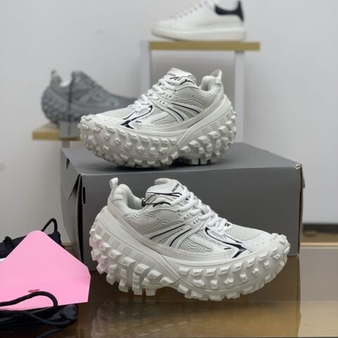 BALENCIAGA巴黎世家   尼龙和网布材质巴黎情侣款鞋