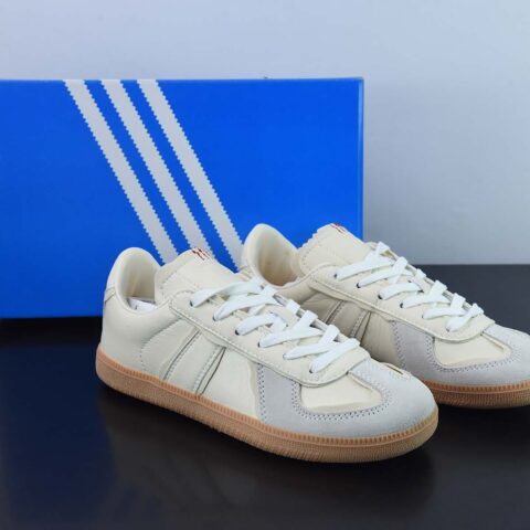 AD Originals German Trainer 三叶草复古风德训鞋 货号：HQ8511