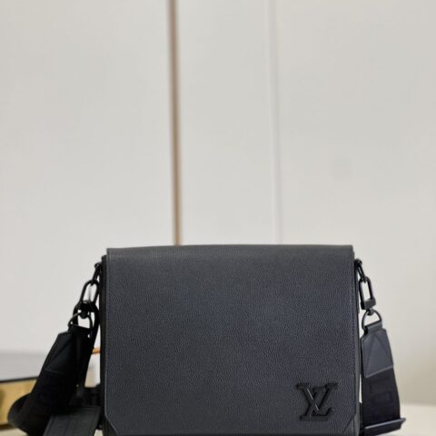 LV M57080 TAKEOFF 邮差包