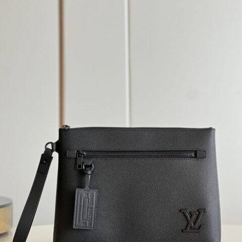 LV M69837 TAKEOFF 手拿包