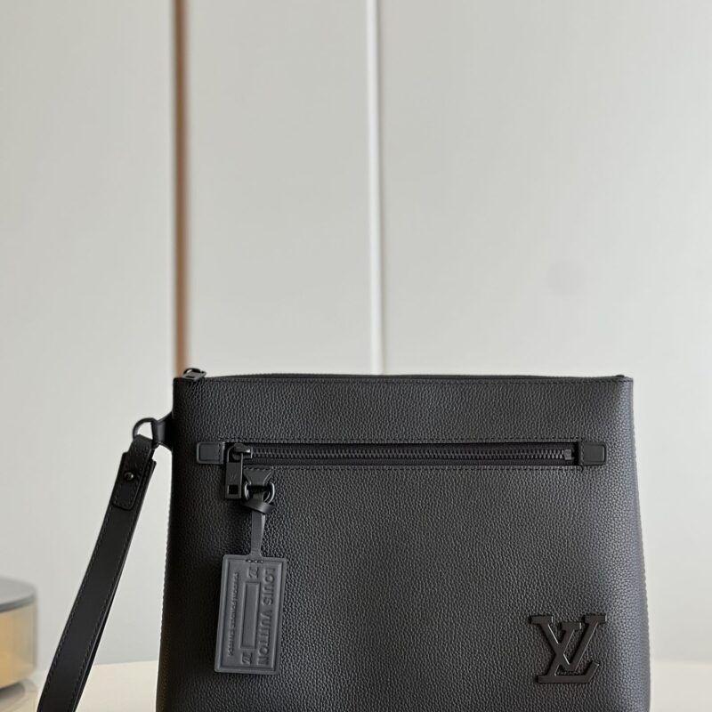 LV M69837 TAKEOFF 手拿包