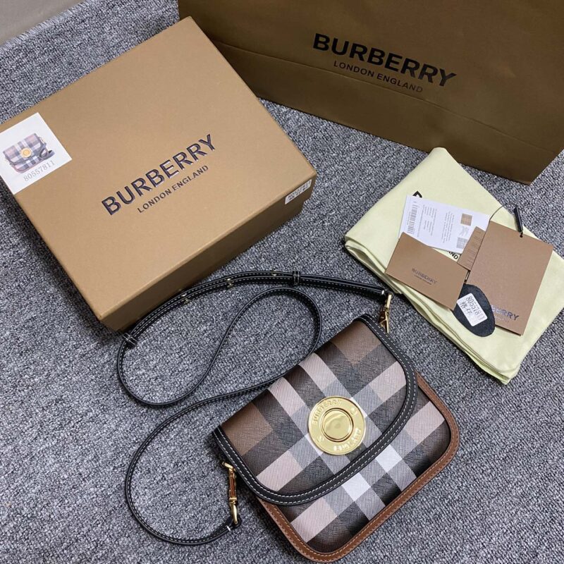 Burberry巴宝莉大号格纹与缉明线皮革材质斜背包