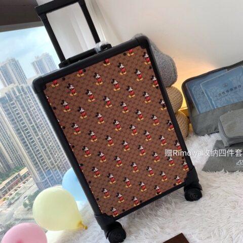 GUCCI古驰经典双G花料配铝框行李箱/拉杆箱