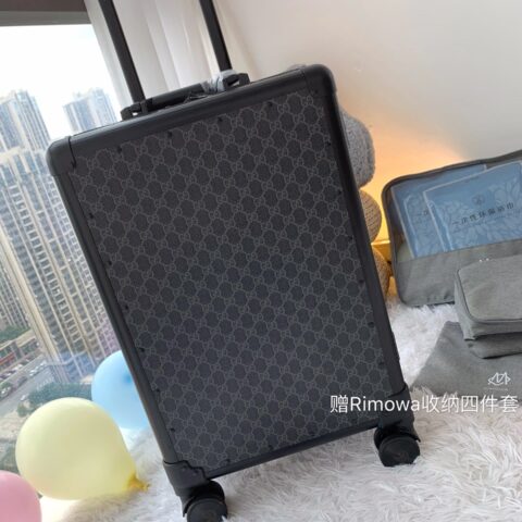 GUCCI古驰经典双G花料配铝框行李箱/拉杆箱