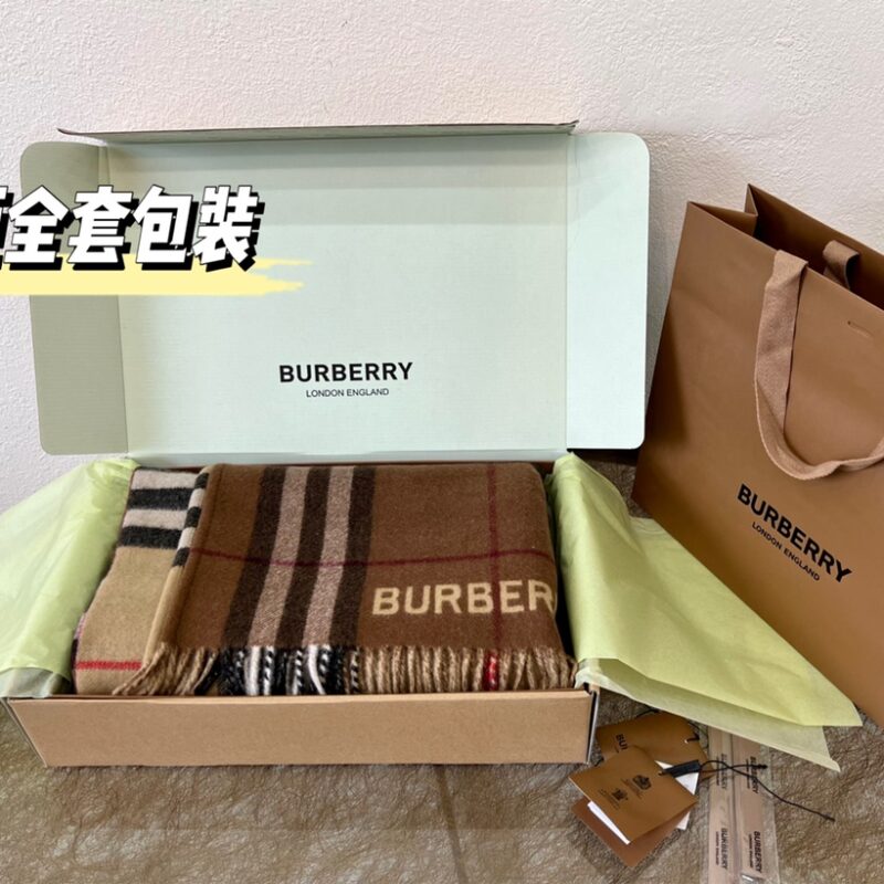 Burberry巴宝莉流苏边缘设计格纹羊绒斗篷