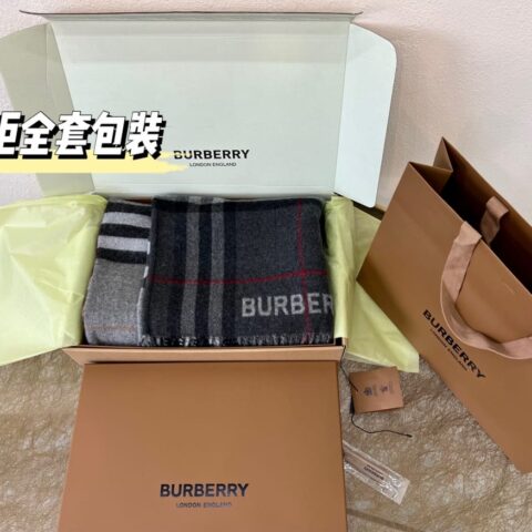 Burberry巴宝莉流苏边缘设计格纹羊绒斗篷