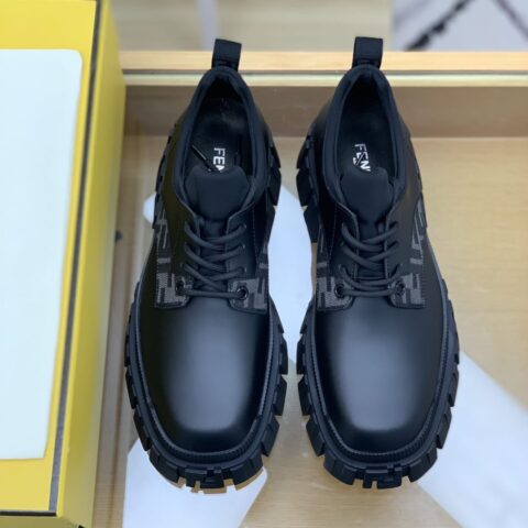 FENDI芬迪   采用黑色皮革制作新款男士皮鞋
