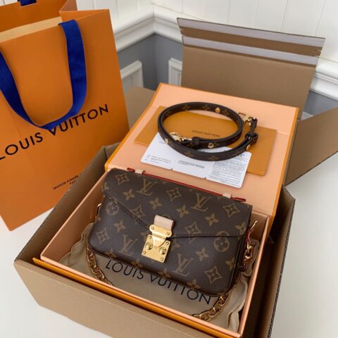 LV M46279 POCHETTE MÉTIS EAST WEST BAG