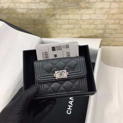 CHANEL 细球牛皮迷你Boy短三折钱夹 A84432黑色/银扣