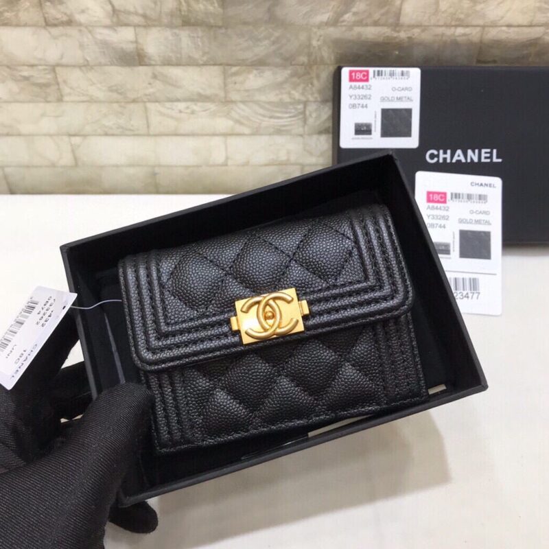 CHANEL 细球牛皮迷你Boy短三折钱夹 A84432黑色/金扣