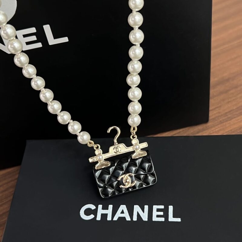 新款☑️CHANEL香奈儿珍珠衣架包项链