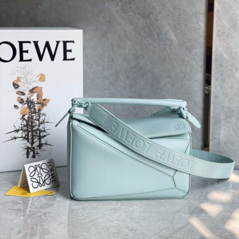 LOEWE Puzzle 24CM bag 字母肩带牛皮小号几何包 0189水蓝/蓝扣