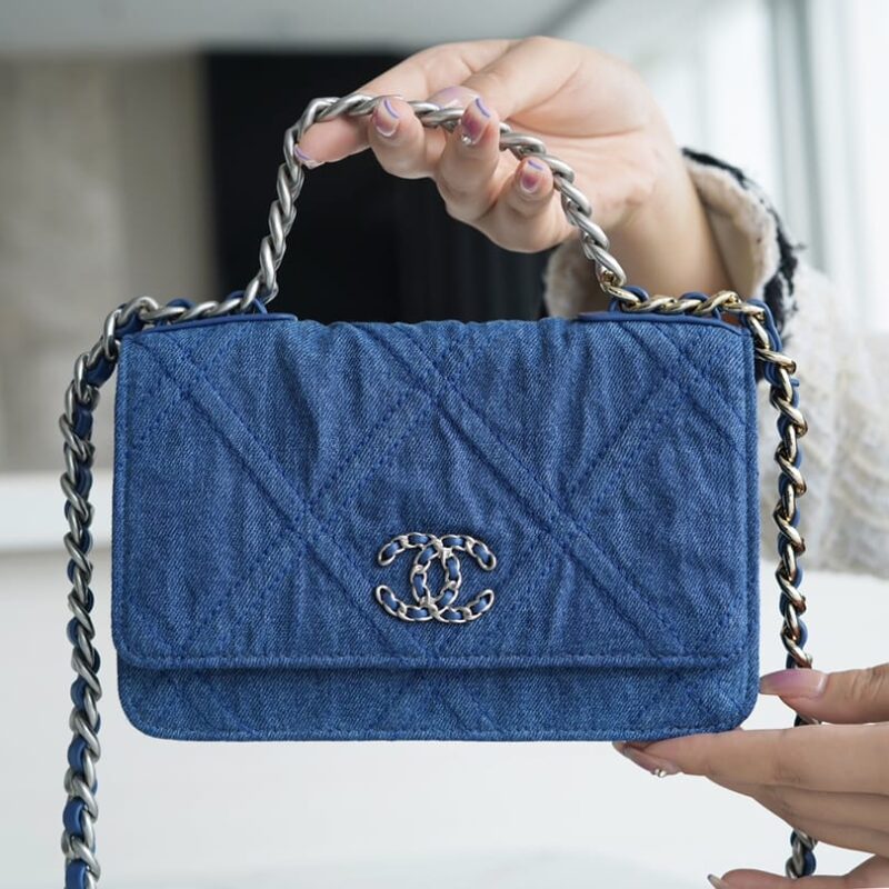 CHANEL 22P 19 WOC 丹宁牛仔链条包 AP0957