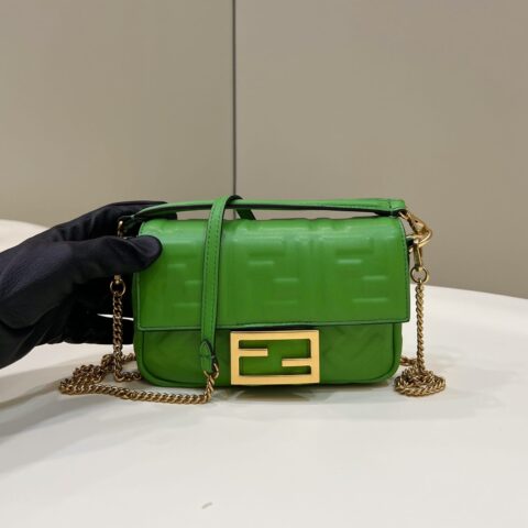 FENDI芬迪经典款法棍翻盖斜挎手提包0135S