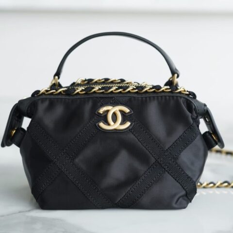 CHANEL 22P 春夏尼龙链条手拿包 AP2669 B07632 94305