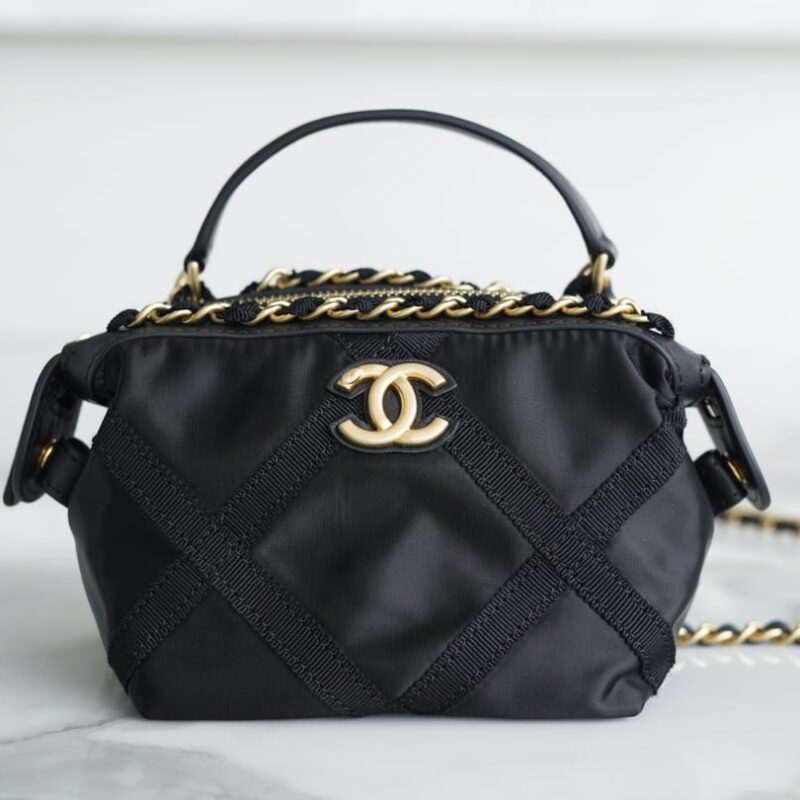 CHANEL 22P 春夏尼龙链条手拿包 AP2669 B07632 94305