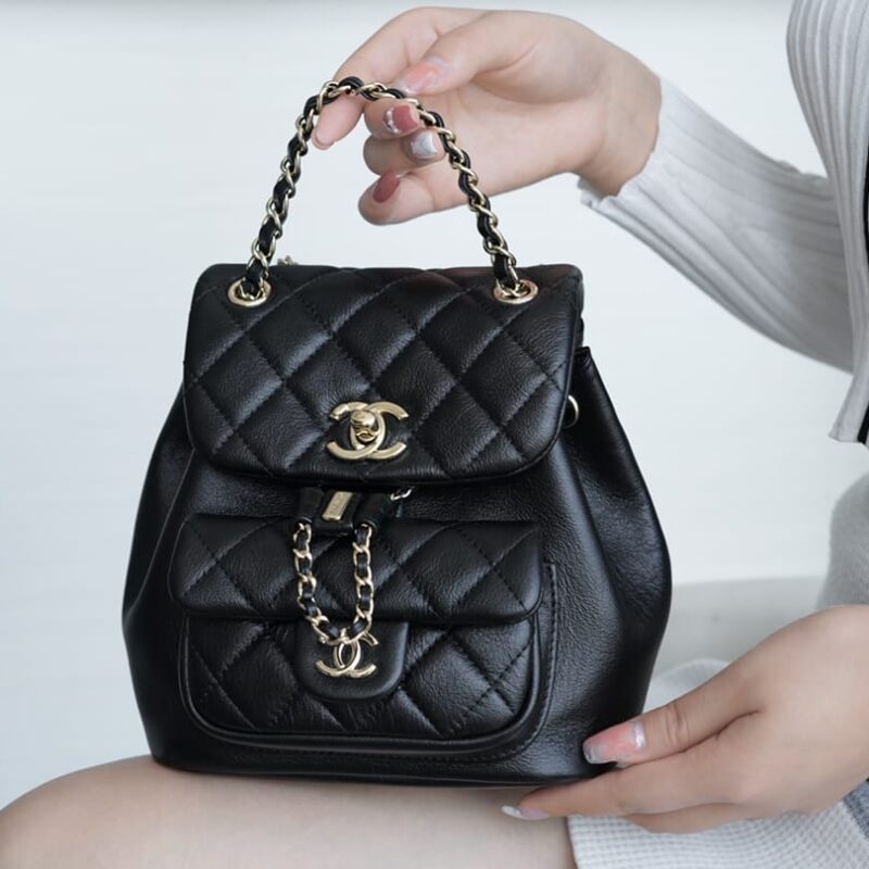 CHANEL 油蜡牛皮 22C DUMA 双肩包 AS2908黑色