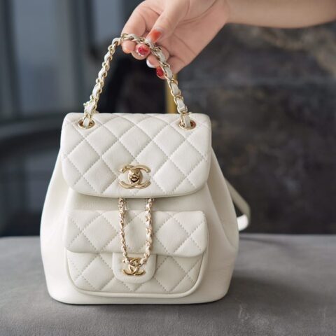 CHANEL 油蜡牛皮 22C DUMA 双肩包 AS2908奶昔白