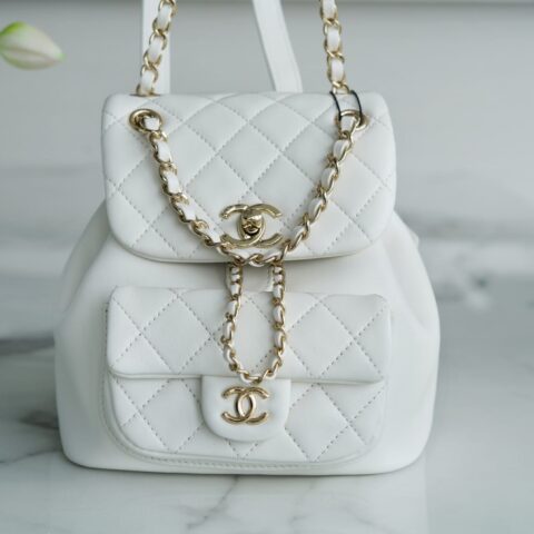 CHANEL 22A DUMA 羊皮双肩包 AS2908白色