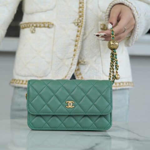 CHANEL 23C金属球手机包 AP3071浅绿色