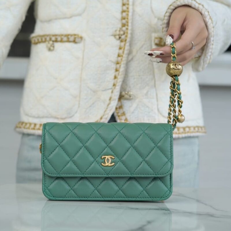 CHANEL 23C金属球手机包 AP3071浅绿色