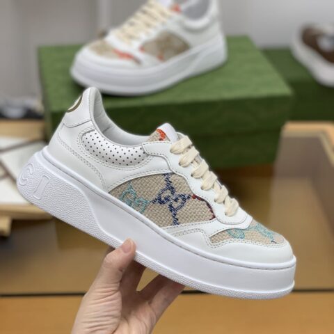 Gucci古驰   采用牛皮材质女款运动鞋