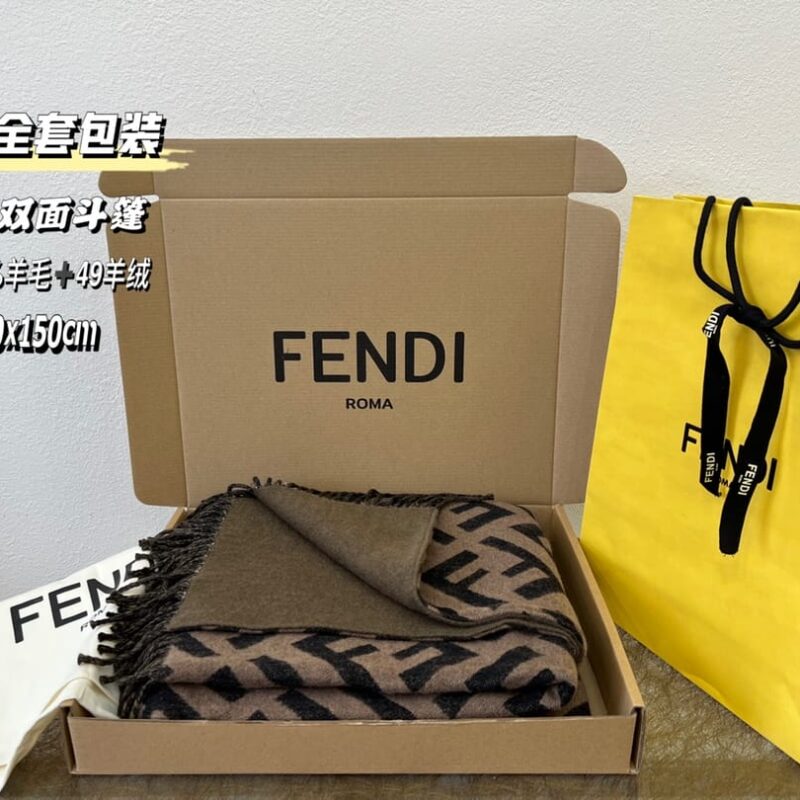 FENDI芬迪羊绒和羊毛混纺材质双面斗篷FXX715