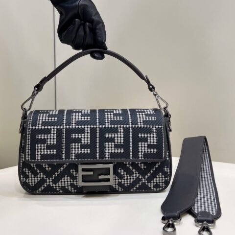 FENDI芬迪百搭千鸟格baguette刺绣FF手袋8588M