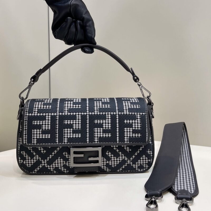 FENDI芬迪百搭千鸟格baguette刺绣FF手袋8588M