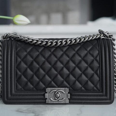 CHANEL LEBOY 25 进口鱼子酱牛皮翻盖包 A67086黑色银扣