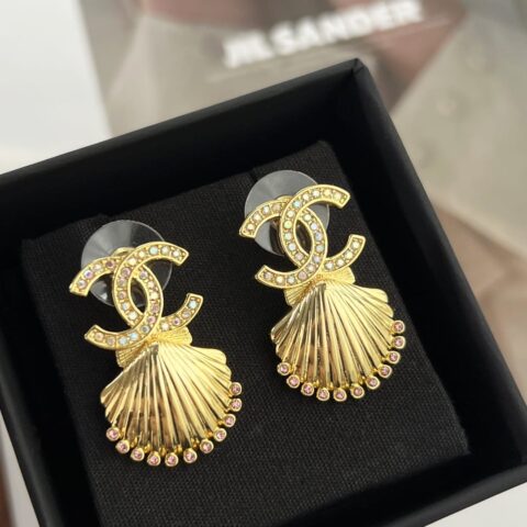 新款☑️CHANEL香奈儿双c金色贝壳🐚耳钉耳环
