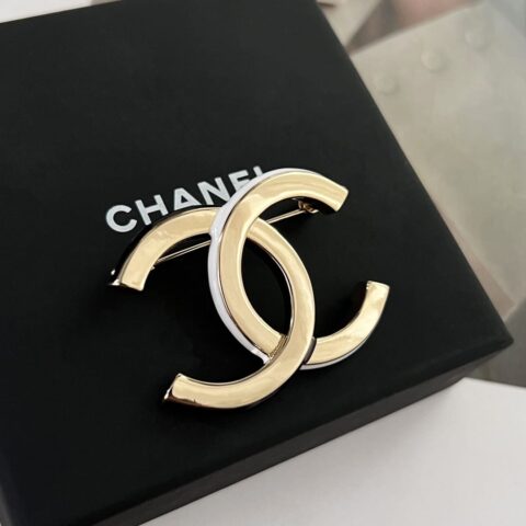 新款☑️CHANEL香奈儿双c黑白光面胸针