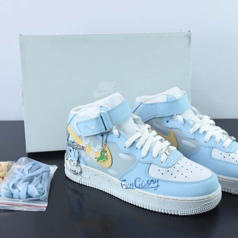 KAWS x NK Air Force 1 Mid 白蓝黄涂鸦公仔联名 空军一号中帮 货号：CW2289-111