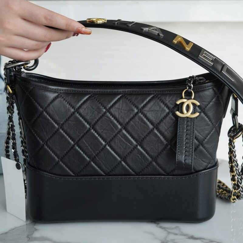 CHANEL Gabrielle 手提款菱格黑色中号流浪包 AS1582