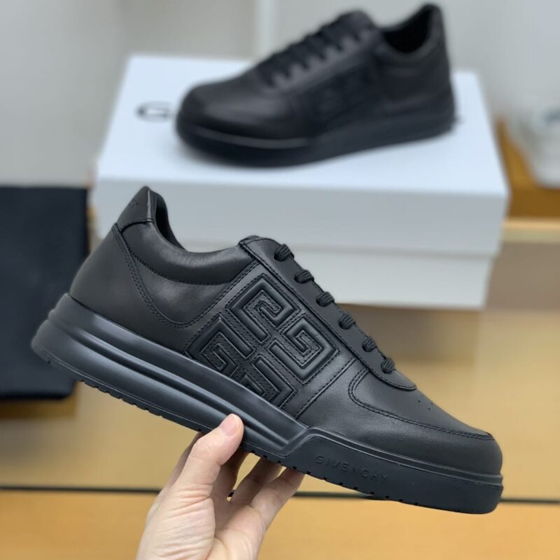 GIVENCHY纪梵希   采用牛皮材质，标志性印花4 G图案新款男士运动休闲鞋