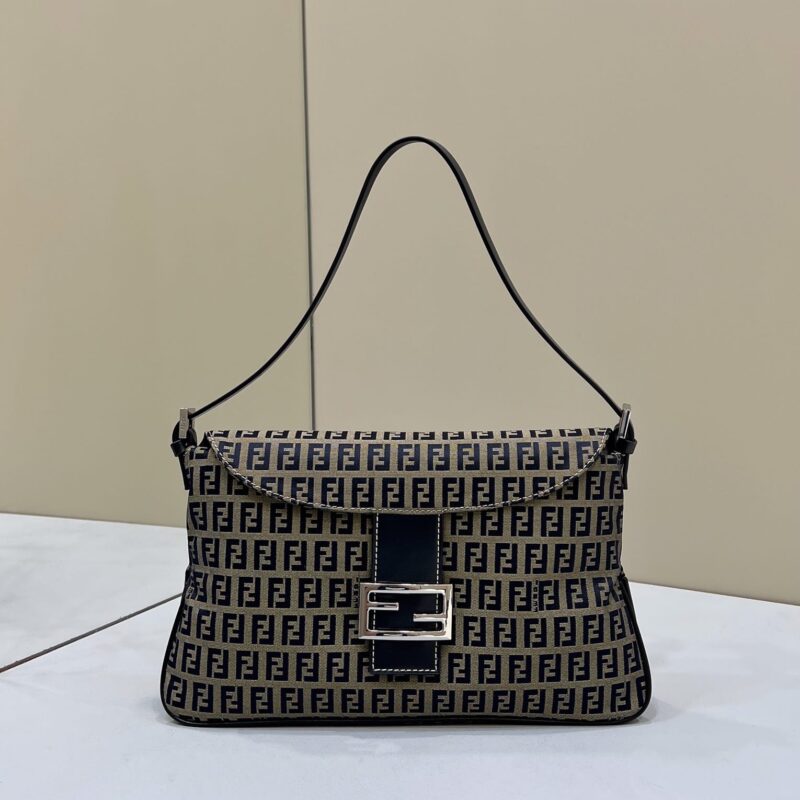 FENDI芬迪小logo腋下包0156A