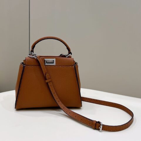 FENDI芬迪手工缝线荔枝纹经典peekaboo手袋2590F