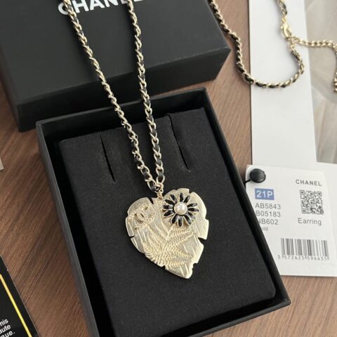 新款☑️CHANEL香奈儿双c黑皮绳桃心爱心项链
