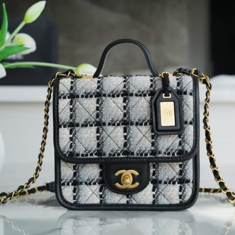 CHANEL 22K 斜纹毛呢 小号 黑白邮差豆腐包 AS3652