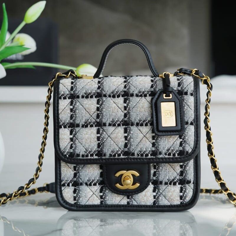 CHANEL 22K 斜纹毛呢 小号 黑白邮差豆腐包 AS3652