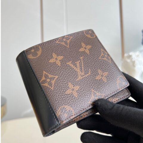 LV M69408 MULTIPLE 钱夹