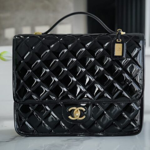 CHANEL 22K 高级手工坊漆皮双肩包 AS3662 B09576 94305