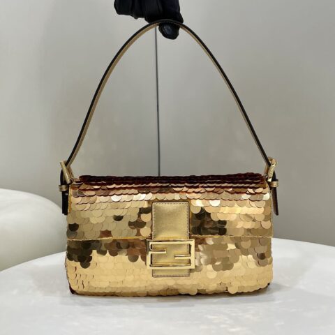 FENDI芬迪珠片修饰腋下法棍包8582