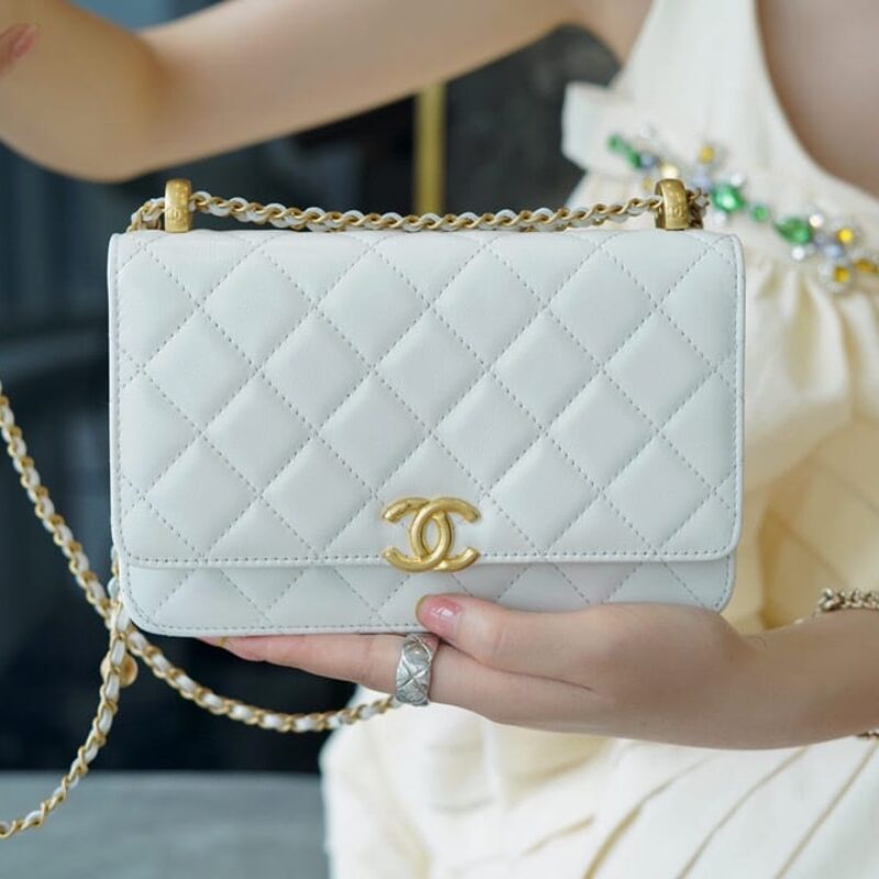 CHANEL 2021高级手工坊双金珠Woc AP2289白色