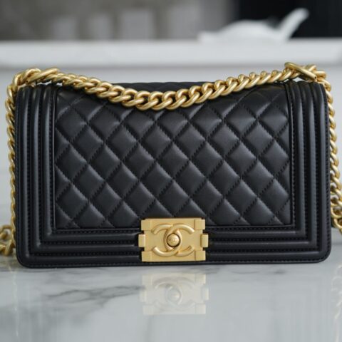 CHANEL LEBOY25 黑色金扣小羊皮口盖包 A67086